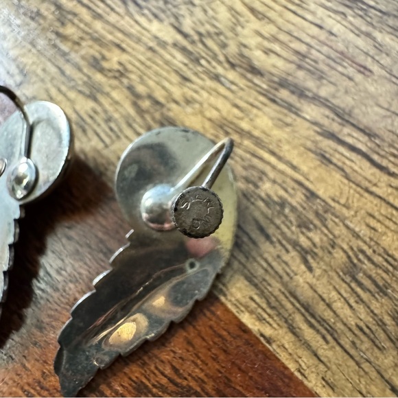 Vintage Sterling Silver Leaf Screw-Back Earrings - Picture 4 of 4